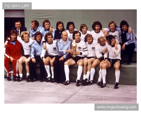 90年代足球传奇马罗的巅峰岁月与辉煌足坛生涯回顾